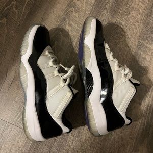 Jordan 11 Low Concords